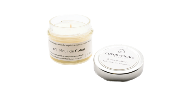 Bougie parfumée Fleur de coton, coulée artisanalement dans notre atelier provençal. Fragrance de Grasse. Cire de soja