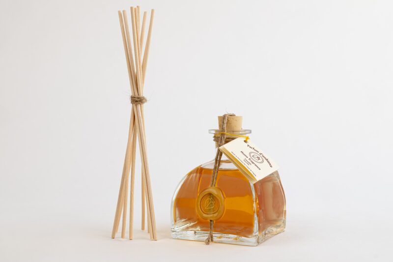 Parfum d'ambiance Vanille, senteur chaude et gourmande pour la maison. Fait-main en Provence