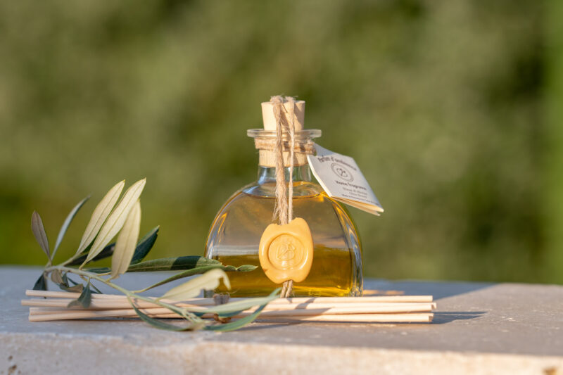 Diffuseur de parfum d'ambiance Fleur d'Olivier. Fabriqué à la main en Provence.