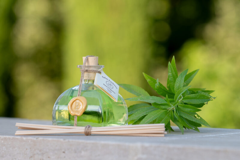 Diffuseur de parfum d'ambiance Verveine. Fabriqué à la main en Provence.